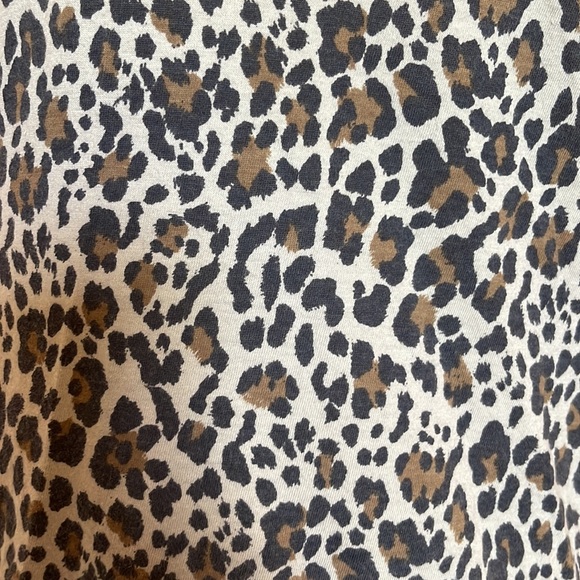 Gap Brand Leopard Print T-shirt - Picture 2 of 4